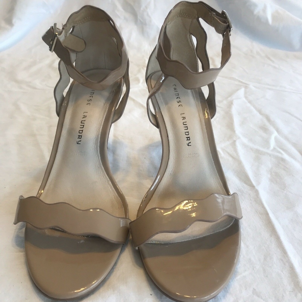 Chinese Laundry 9M Patent Leather Tan 3” Heel EUC - Picture 2 of 8